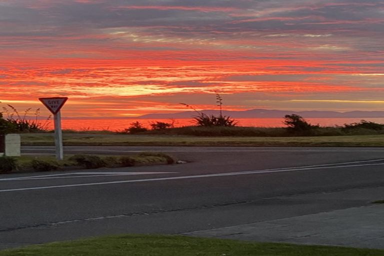 Photo of property in 1 Toru Road, Paraparaumu Beach, Paraparaumu, 5032