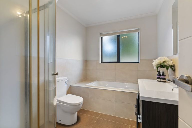 Photo of property in 12 Peerless Avenue, Takanini, 2112