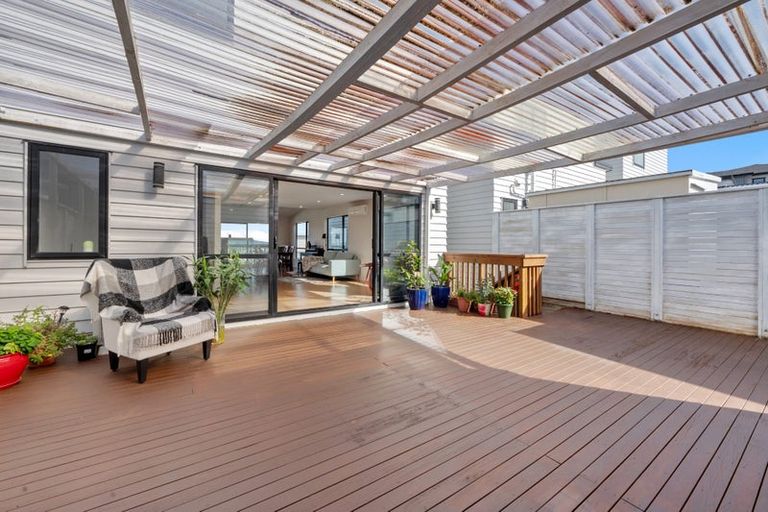 Photo of property in 54 Ascension Crescent, Orewa, 0931