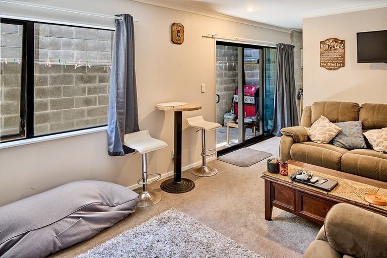 Photo of property in 21 View Road, Titahi Bay, Porirua, 5022