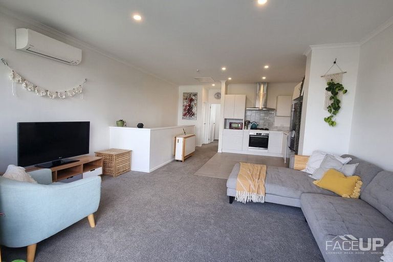 Photo of property in 32/1 Scott Road, Hobsonville, Auckland, 0616