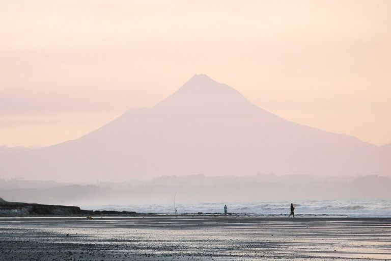 Photo of property in 30 Beach Road, Urenui, 4377