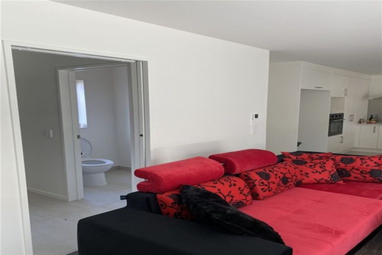 Photo of property in 8 Aeronautic Road, Takanini, 2112