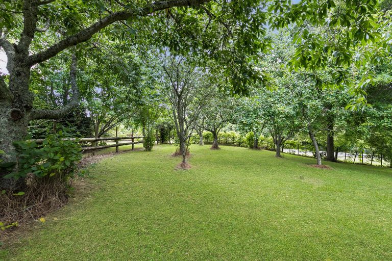 Photo of property in 24 Jack Paterson Road, Opaheke, Papakura, 2584
