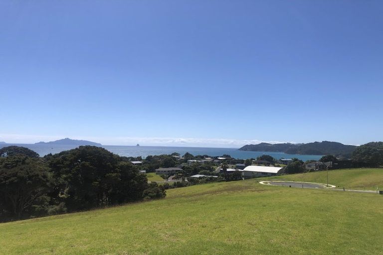 Photo of property in 3 Starlight Place, Langs Beach, 0582