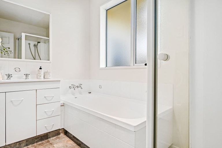 Photo of property in 82 Bella Rosa Drive, Hei Hei, Christchurch, 8042