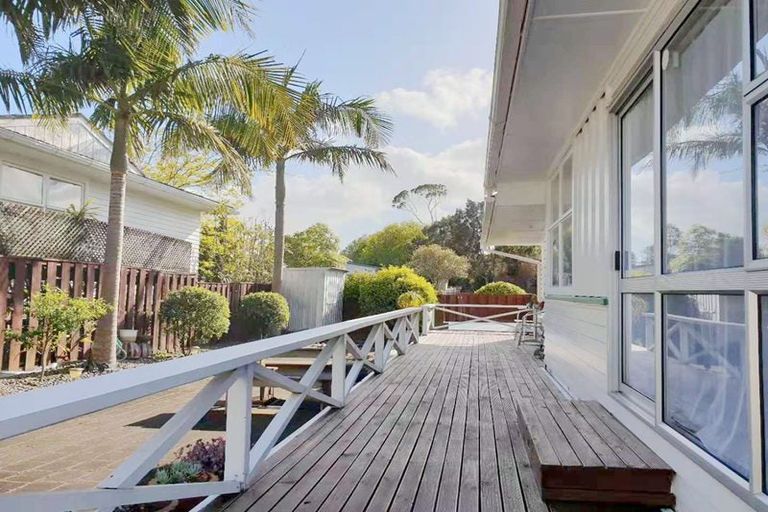 Photo of property in 73 Cascades Road, Pakuranga Heights, Auckland, 2010