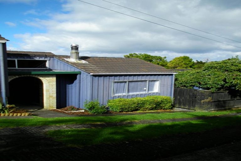 Photo of property in 2/21 Howard Road, Northcote, Auckland, 0627