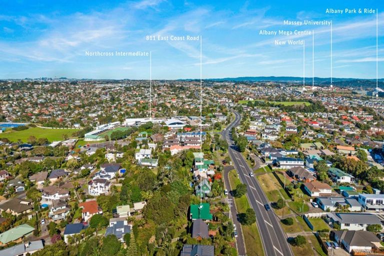 Photo of property in 811 East Coast Road, Northcross, Auckland, 0630