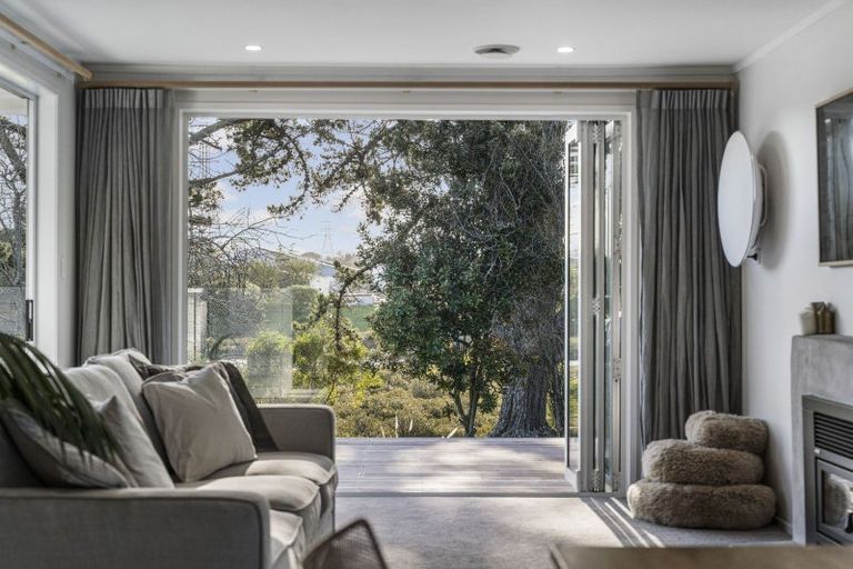 Photo of property in 58 Cobham Crescent, Kelston, Auckland, 0602