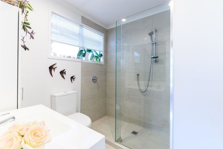 Photo of property in 1/25 Margaret Place, Milford, Auckland, 0620