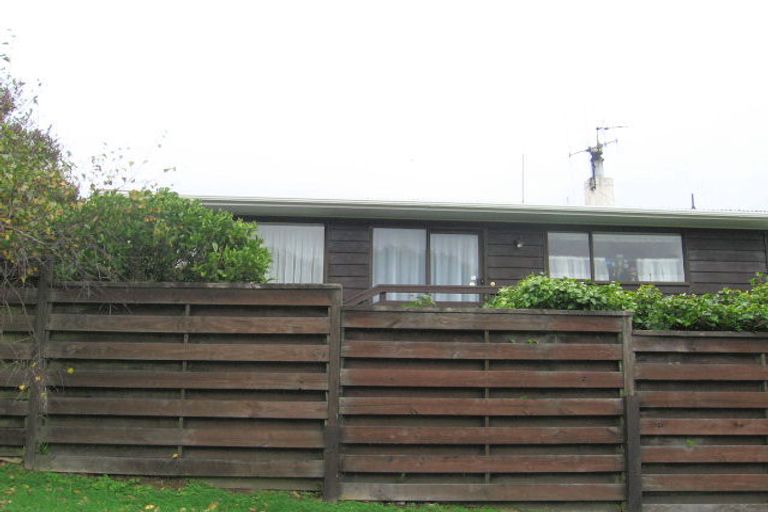 Photo of property in 19 Greyfriars Crescent, Tawa, Wellington, 5028