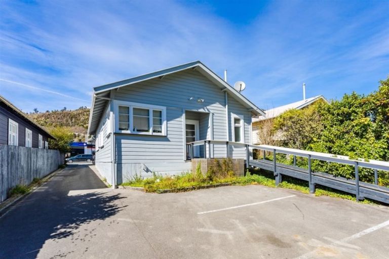 Photo of property in 52 Waimea Road, Nelson South, Nelson, 7010