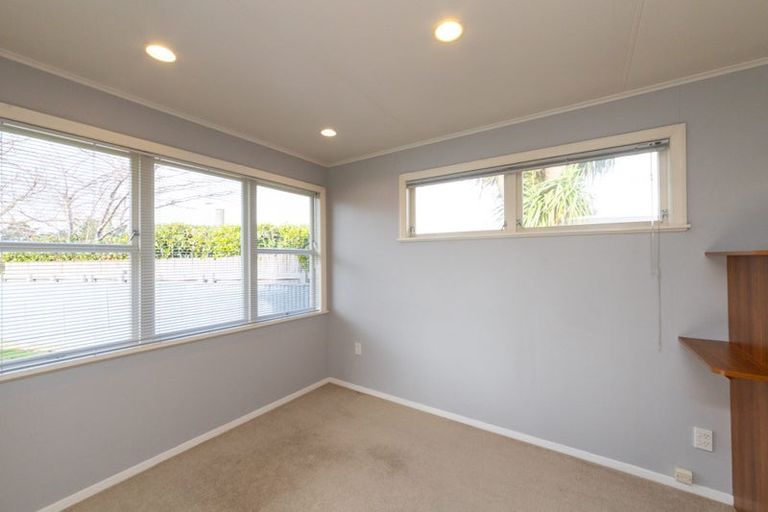 Photo of property in 88 Wikiriwhi Crescent, Awapuni, Palmerston North, 4412