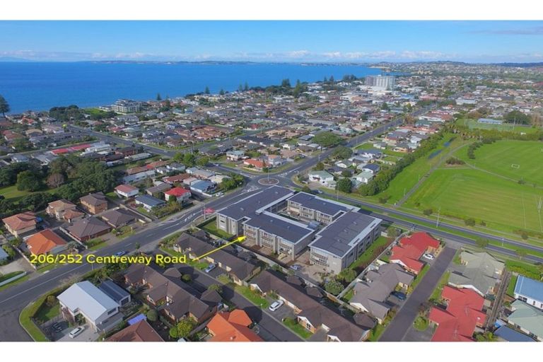 Photo of property in 206/252 Centreway Road, Orewa, 0931