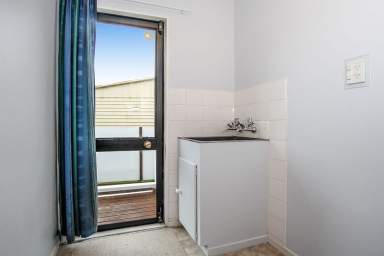 Photo of property in 1/2 Graham Avenue, Te Atatu Peninsula, Auckland, 0610