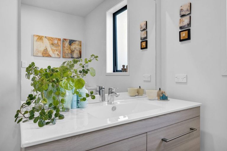 Photo of property in 12 Greenpath Lane, Hurworth, New Plymouth, 4310