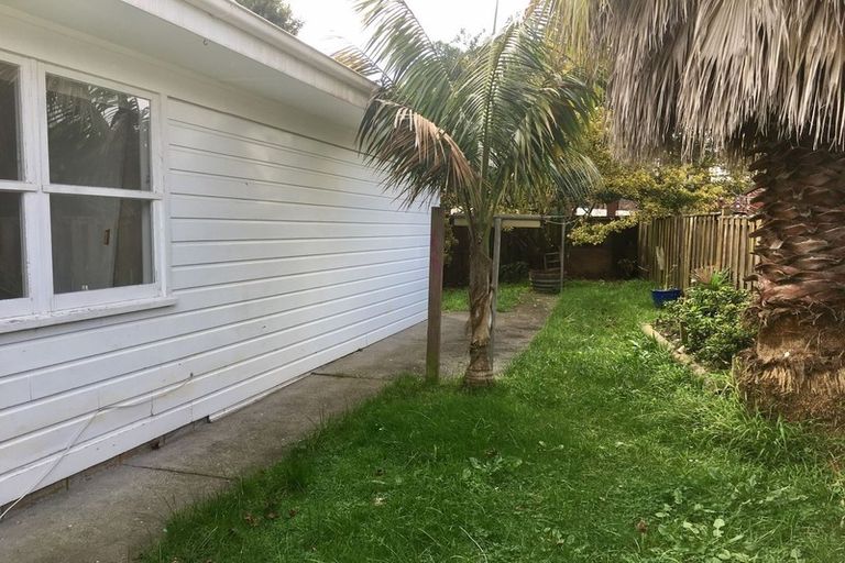 Photo of property in 11 Tupaki Place, Pakuranga Heights, Auckland, 2010