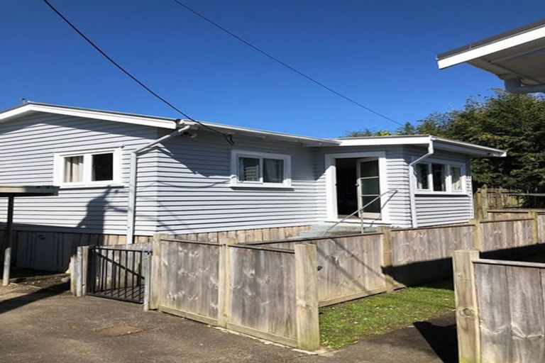 Photo of property in 57 Woodside Road, Massey, Auckland, 0614