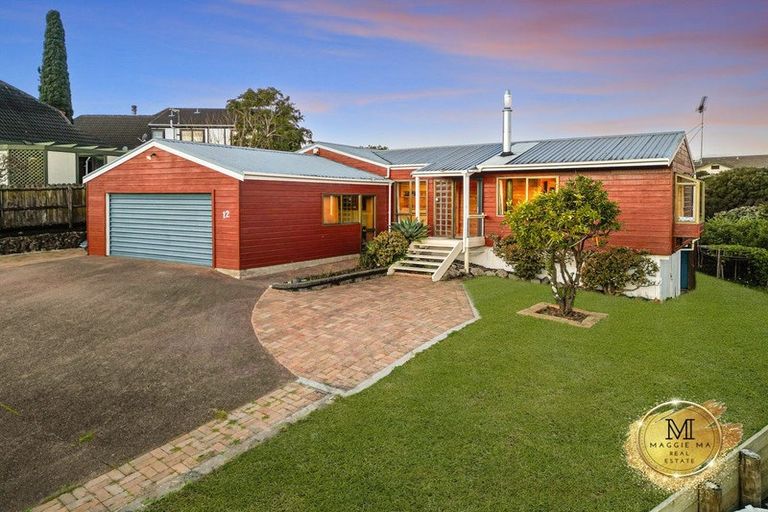 Photo of property in 12 Channing Crescent, Botany Downs, Auckland, 2010