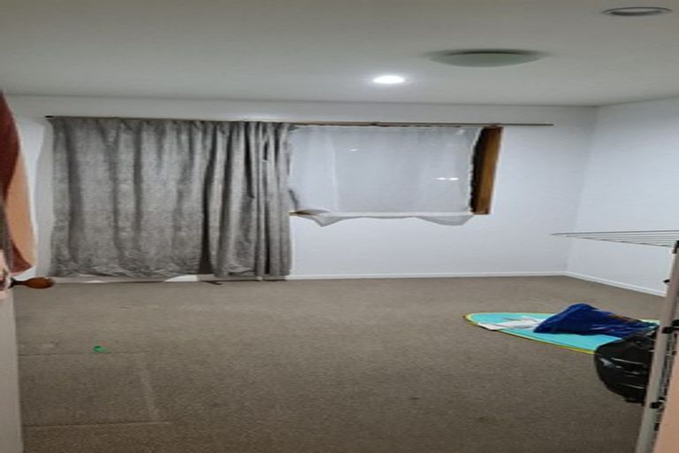 Photo of property in 1/219 Glenfield Road, Hillcrest, Auckland, 0627