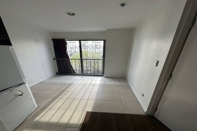 Photo of property in 23a Lyttelton Avenue, Forrest Hill, Auckland, 0620