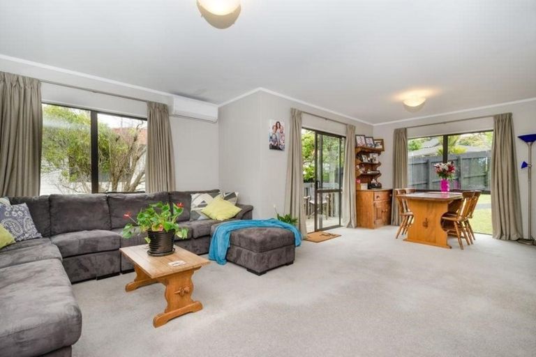 Photo of property in 19 Jacinta Grove, Swanson, Auckland, 0612