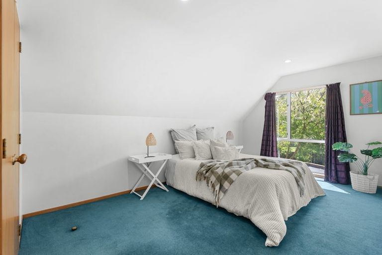 Photo of property in 11 Brockhall Lane, Avonhead, Christchurch, 8042