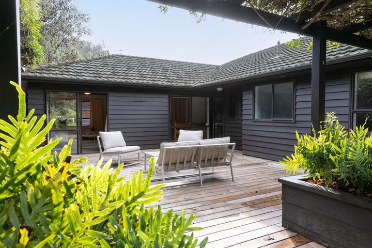 Photo of property in 15 Duval Grove, Tawa, Wellington, 5028