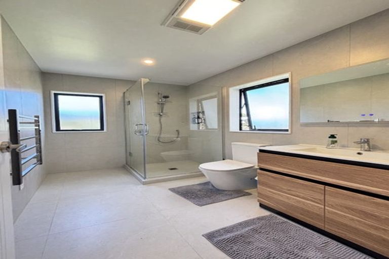 Photo of property in 29c West Harbour Drive, West Harbour, Auckland, 0618