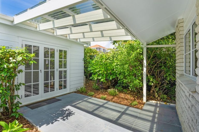 Photo of property in 2/2 Napoleon Avenue, Milford, Auckland, 0620