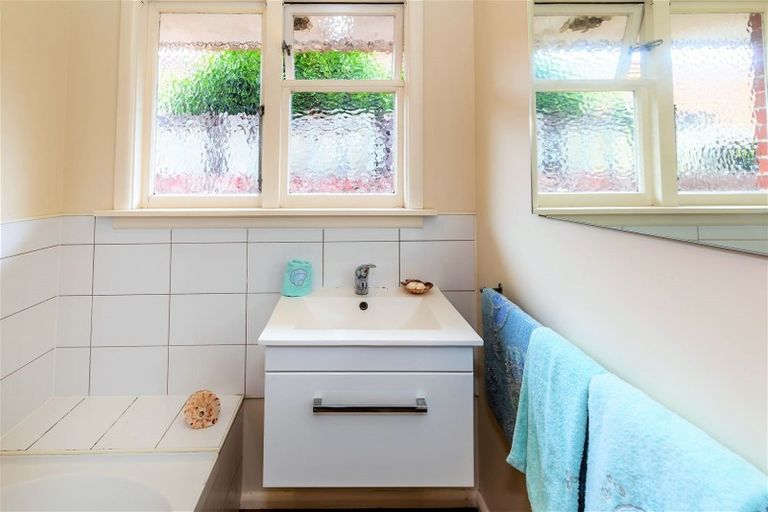 Photo of property in 72 Cutts Road, Russley, Christchurch, 8042