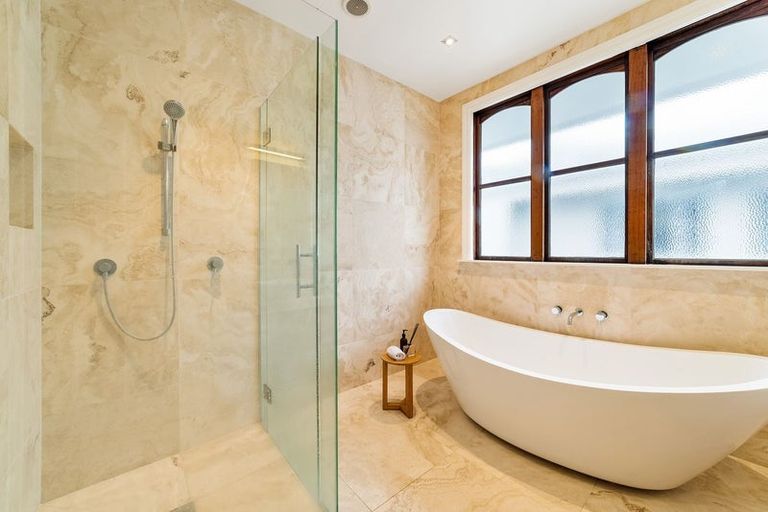 Photo of property in 8 Central Terrace, Kelburn, Wellington, 6012