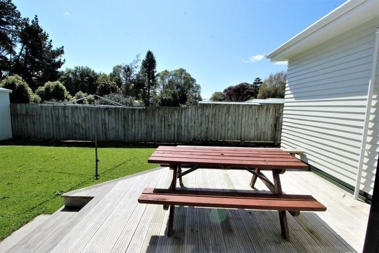 Photo of property in 15 Gladstone Street, Woodville, 4920