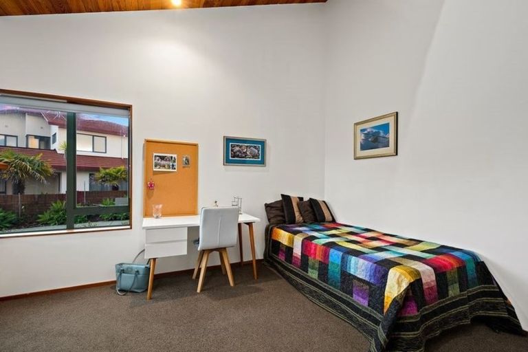 Photo of property in 32 Seacrest Drive, West Harbour, Auckland, 0618