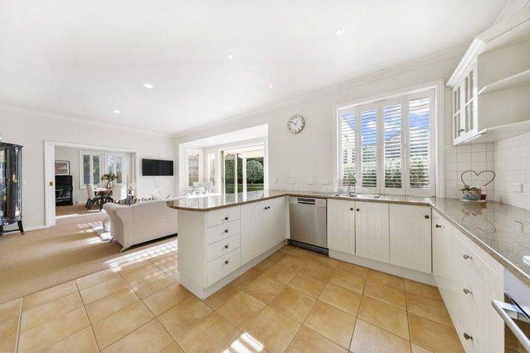 Photo of property in 12 Fairfield Lane, East Tamaki Heights, Auckland, 2016