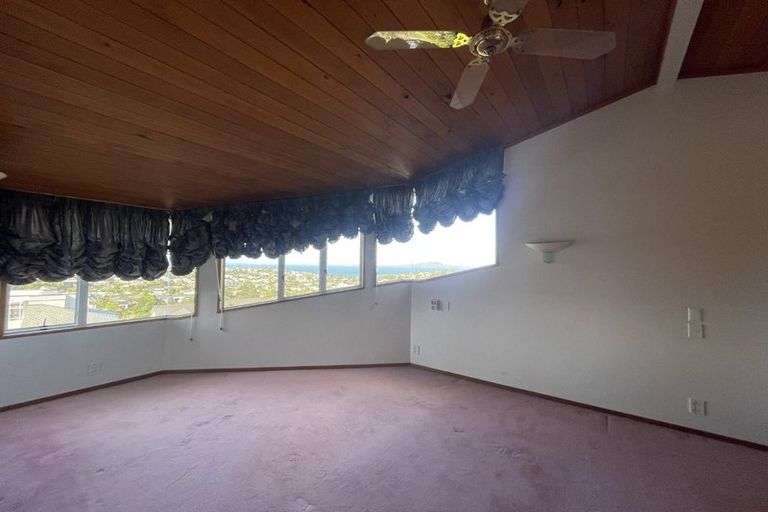 Photo of property in 19 Calypso Place, Rothesay Bay, Auckland, 0630