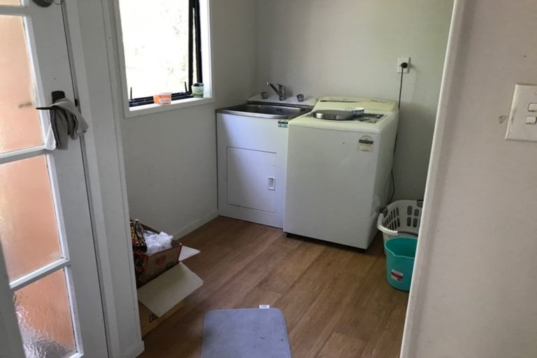 Photo of property in 121 Athena Drive, Totara Vale, Auckland, 0629