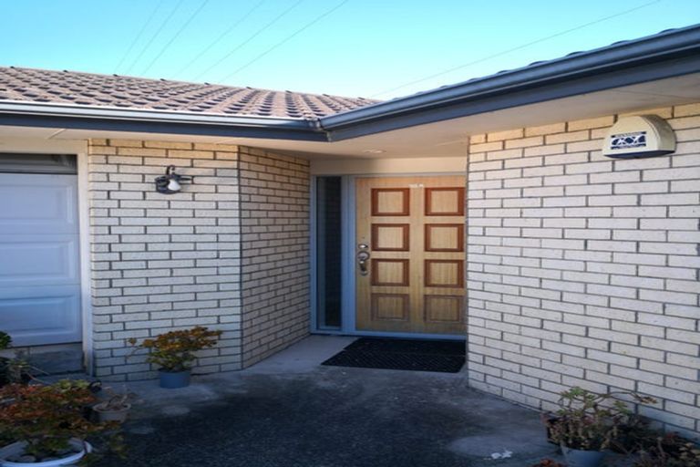 Photo of property in 16a Vera Road, Te Atatu South, Auckland, 0610