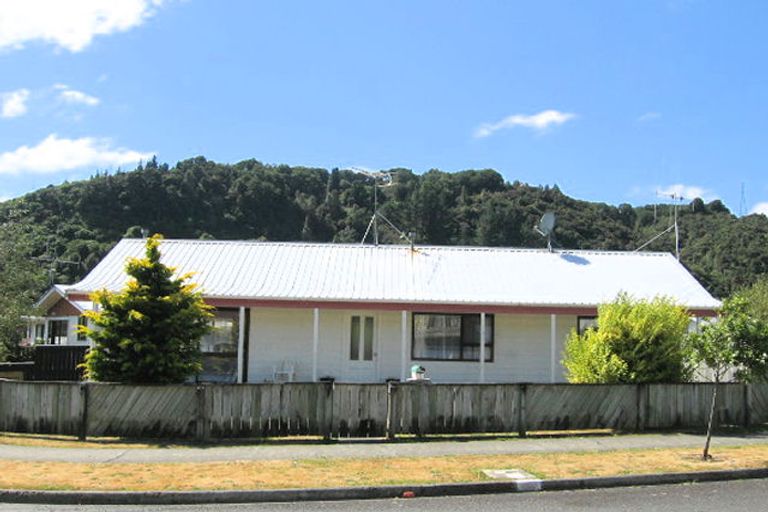 Photo of property in 1 Moonstone Grove, Birchville, Upper Hutt, 5018