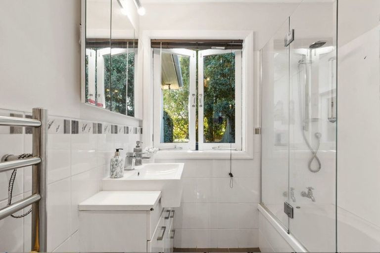 Photo of property in 46 Grande Vue Road, Hillpark, Auckland, 2102