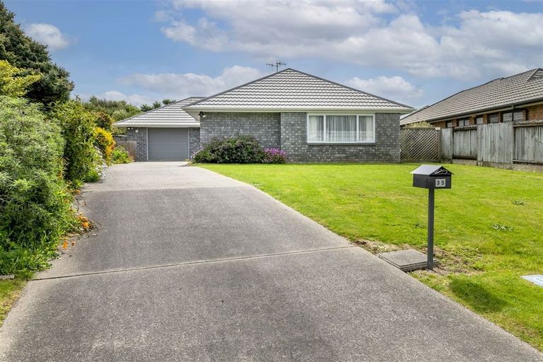 Photo of property in 35 Spackman Crescent, Paraparaumu, 5032
