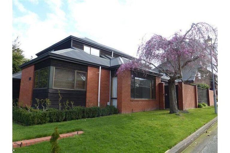 Photo of property in 91 Avonhead Road, Avonhead, Christchurch, 8042