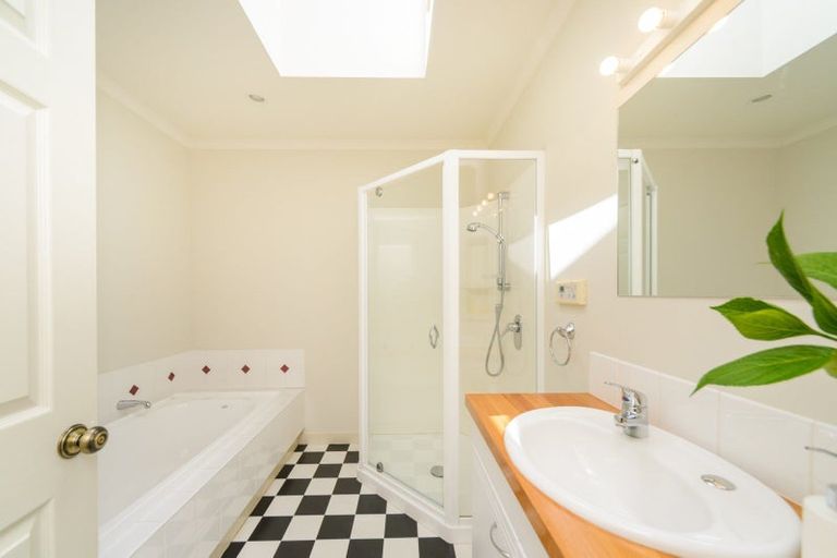 Photo of property in 100 Summerhill Drive, Fitzherbert, Palmerston North, 4410