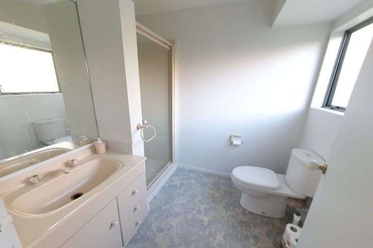 Photo of property in 17 Gardone Terrace, Conifer Grove, Takanini, 2112