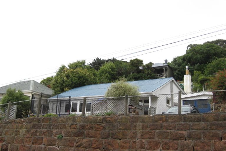 Photo of property in 25 Voelas Road, Lyttelton, 8082