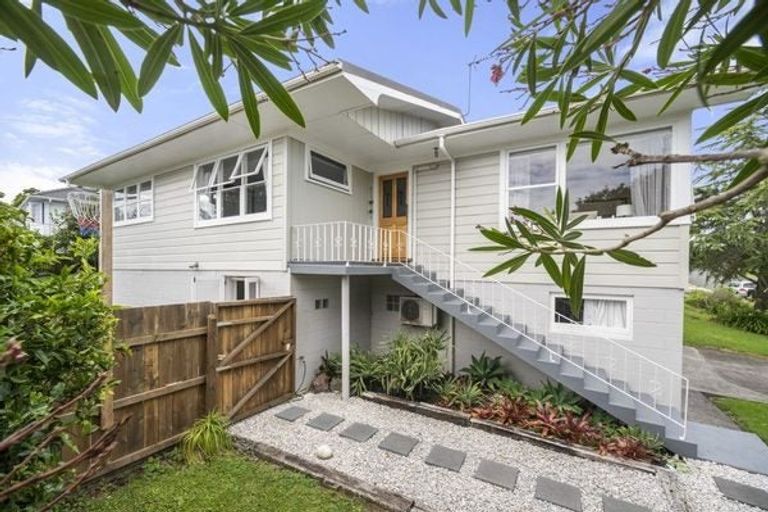 Photo of property in 16 The Boulevard, Sunnyhills, Auckland, 2010