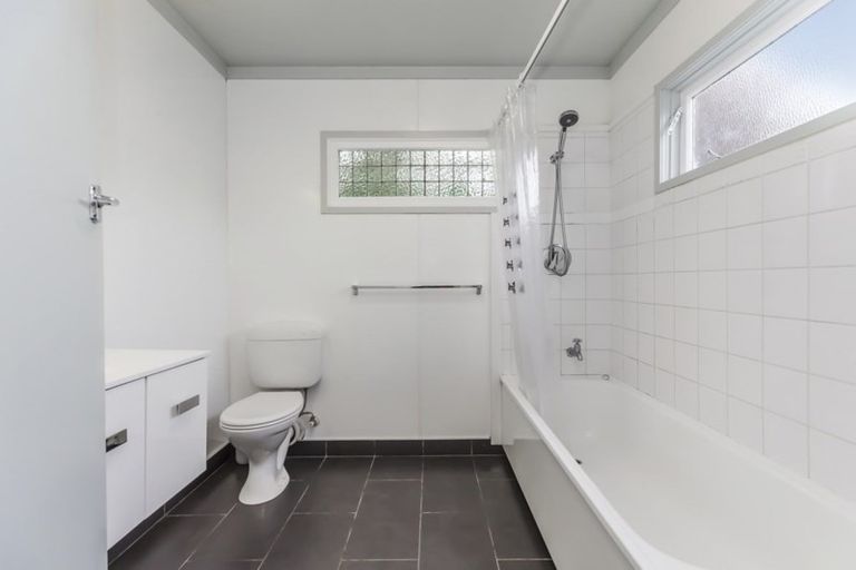 Photo of property in 18 Milton Street, Berhampore, Wellington, 6023