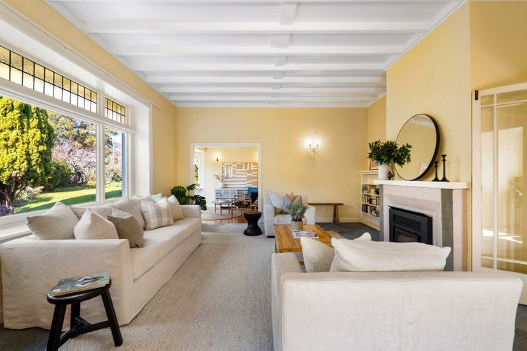 Photo of property in 2 Roslyn Road, Bluff Hill, Napier, 4110