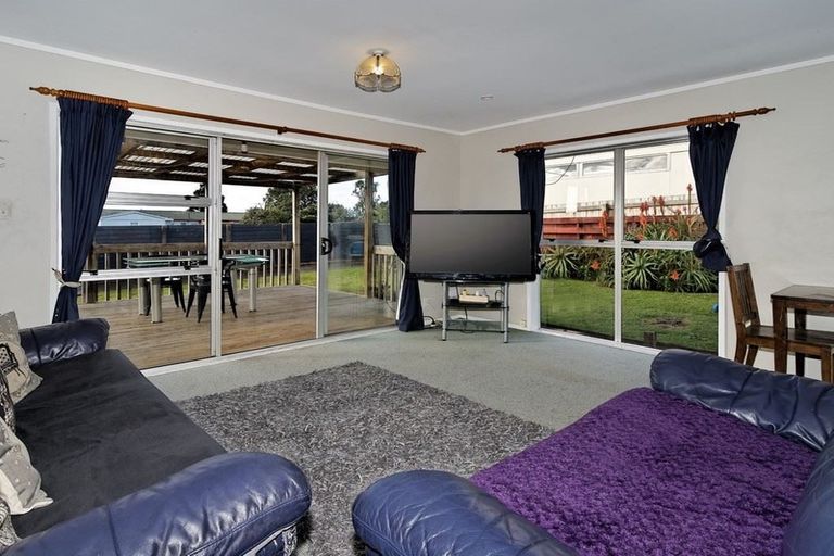 Photo of property in 2/56 Archibald Road, Kelston, Auckland, 0602